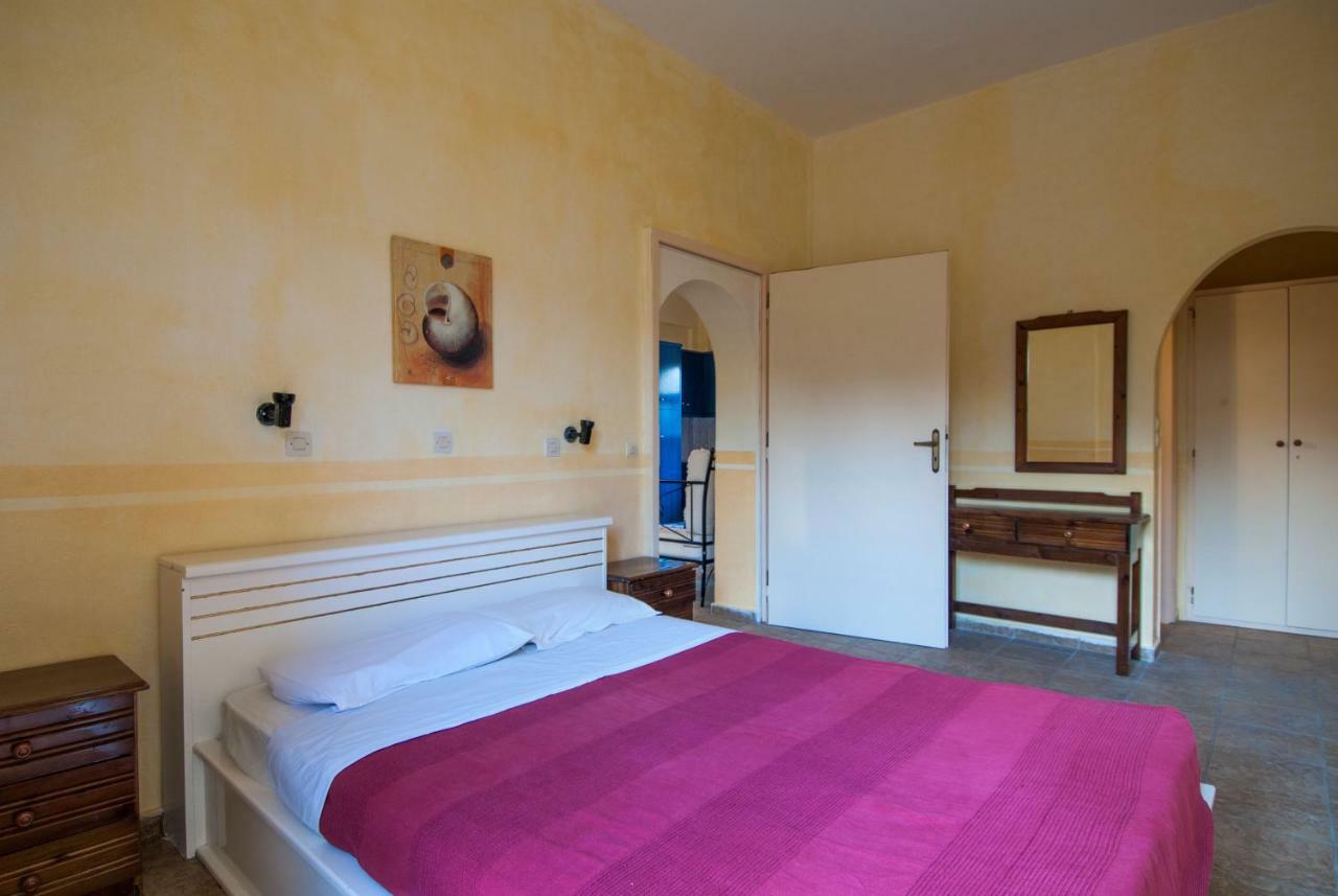 Victoria Apartment Плакиас Екстериор снимка